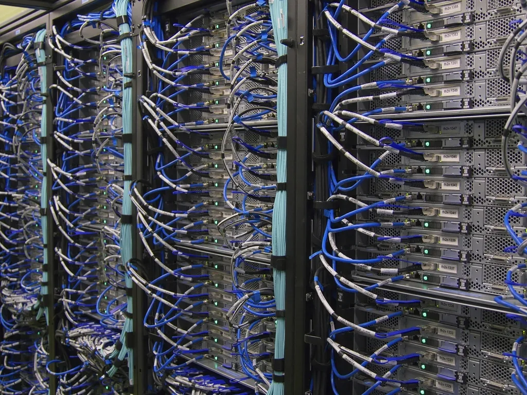 Infrastructure de données souveraine pour une IA managée et conforme.